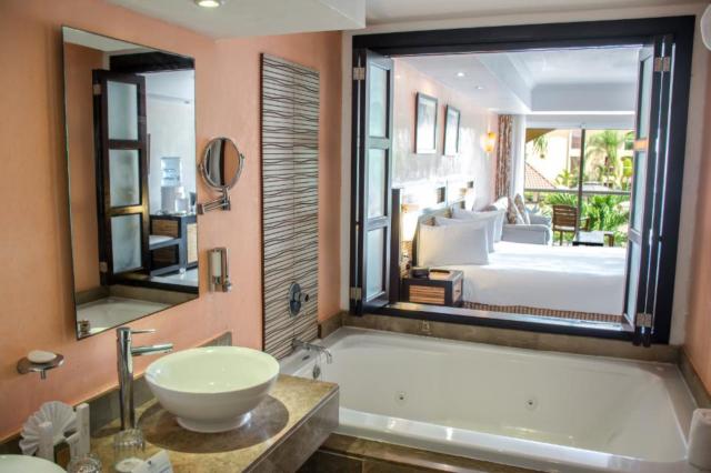 Sandos Playacar Beach Resort