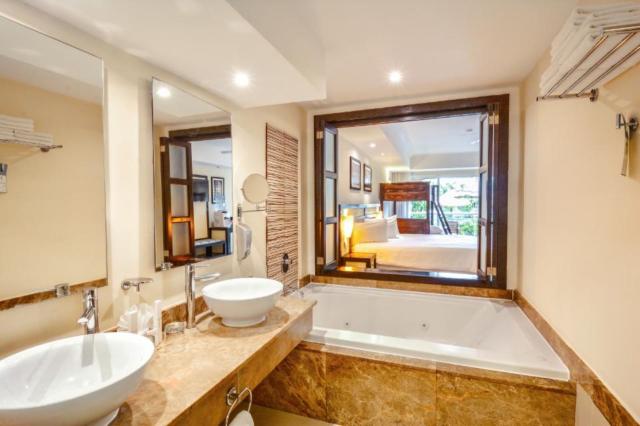 Sandos Playacar Beach Resort