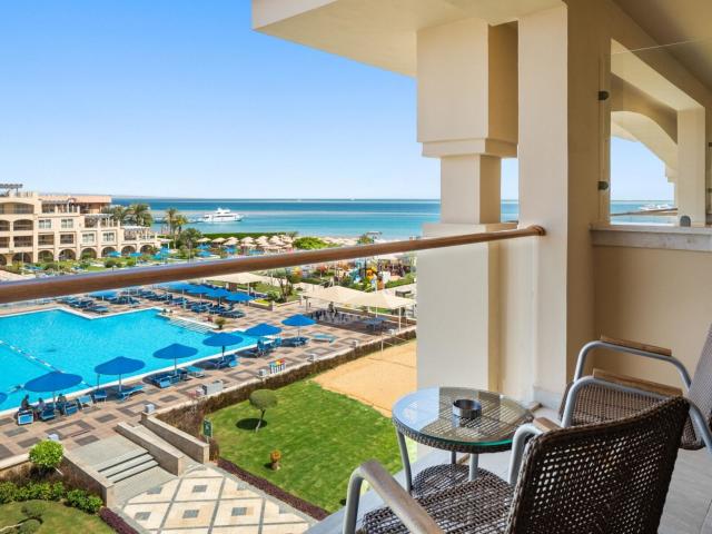 Pickalbatros White Beach resort