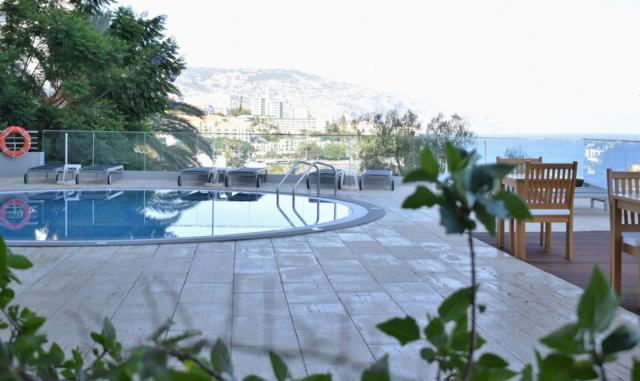 Madeira Regency Cliff