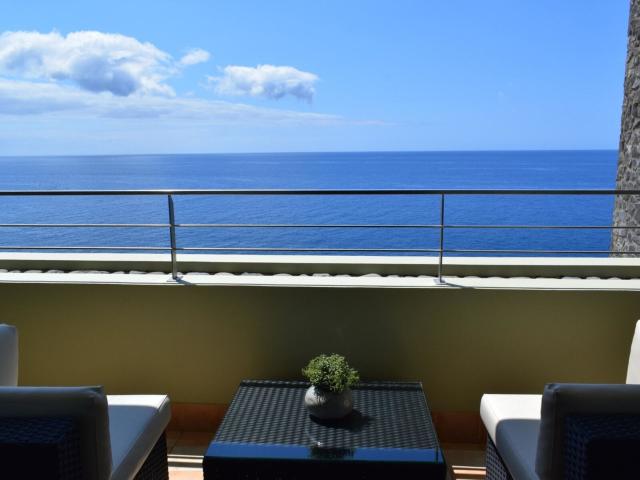 Madeira Regency Cliff