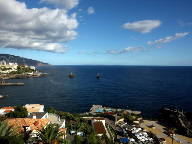 Madeira Regency Cliff
