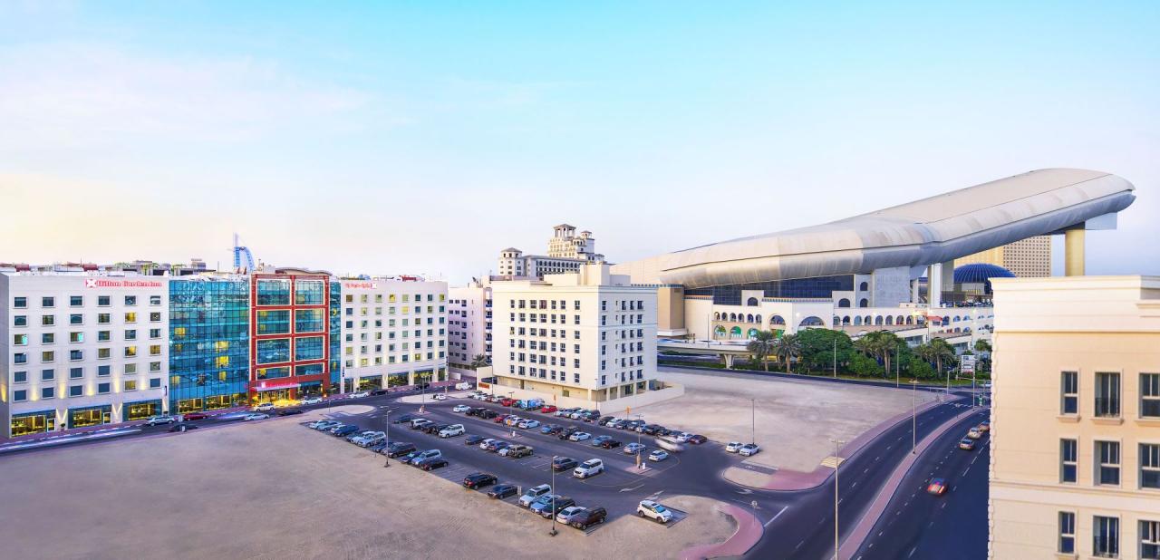 Hilton Garden Inn Dubai, Mall Avenue