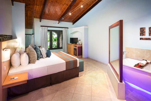 Coco de Mer & Black Parrot Suites