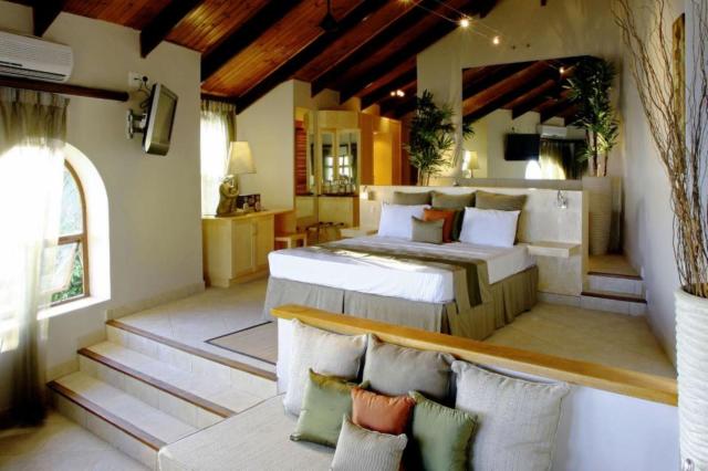 Coco de Mer & Black Parrot Suites