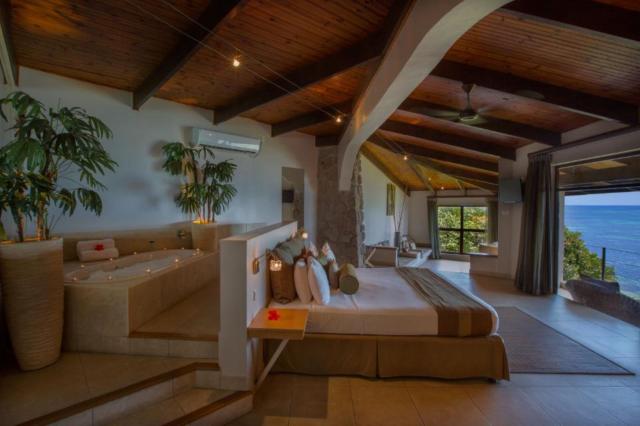 Coco de Mer & Black Parrot Suites
