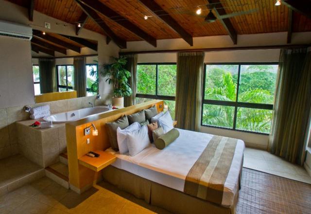 Coco de Mer & Black Parrot Suites