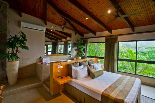 Coco de Mer & Black Parrot Suites