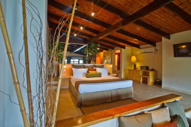 Coco de Mer & Black Parrot Suites