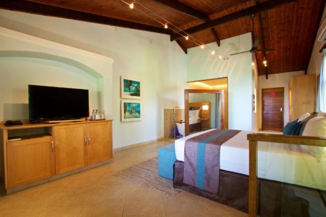 Coco de Mer & Black Parrot Suites