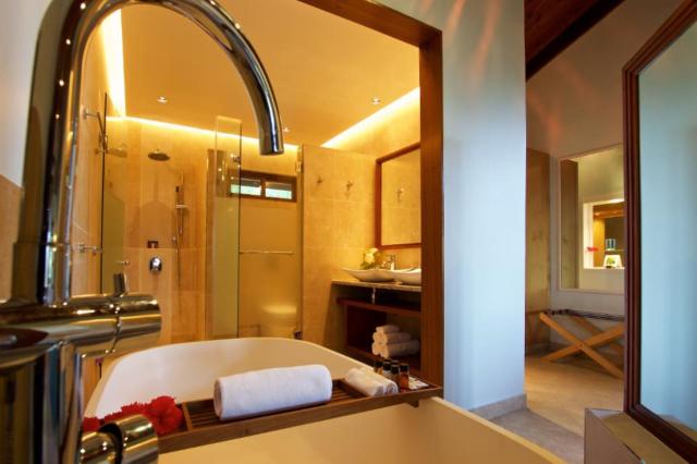 Coco de Mer & Black Parrot Suites