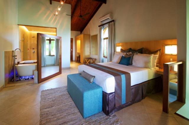 Coco de Mer & Black Parrot Suites