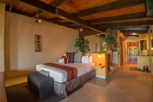 Coco de Mer & Black Parrot Suites