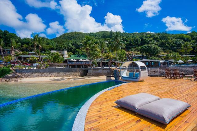 Coco de Mer & Black Parrot Suites