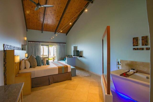 Coco de Mer & Black Parrot Suites