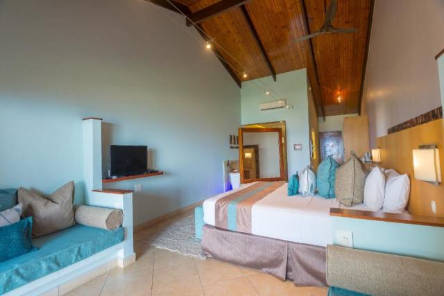 Coco de Mer & Black Parrot Suites
