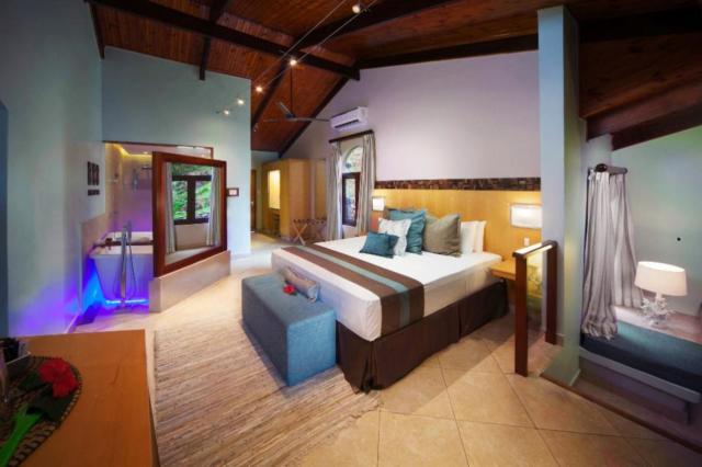 Coco de Mer & Black Parrot Suites