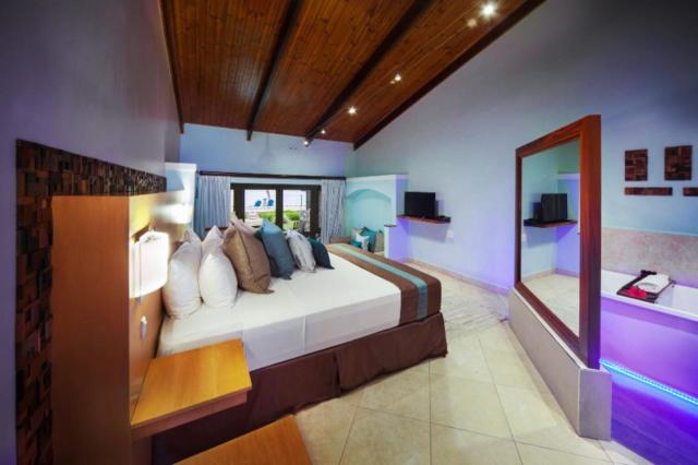 Coco de Mer & Black Parrot Suites