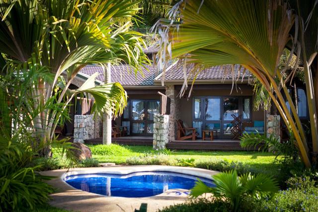 Coco de Mer & Black Parrot Suites