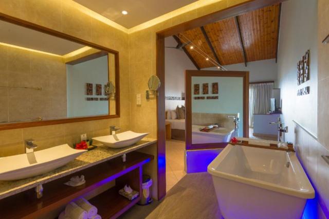 Coco de Mer & Black Parrot Suites