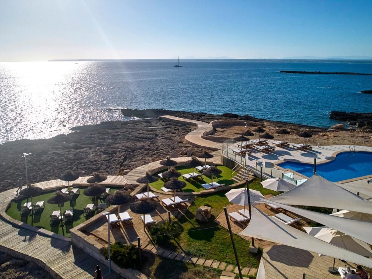 Universal Cabo Blanco