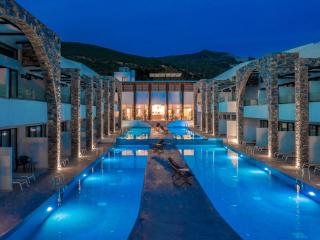Cavo Suites