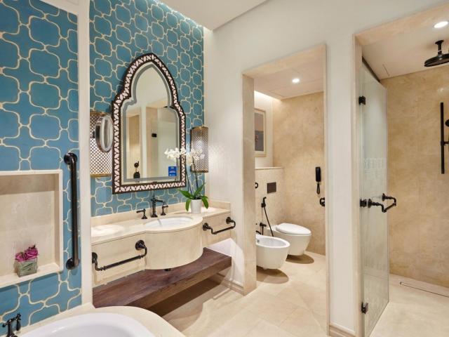 Hilton Salwa Beach Resort & Villas