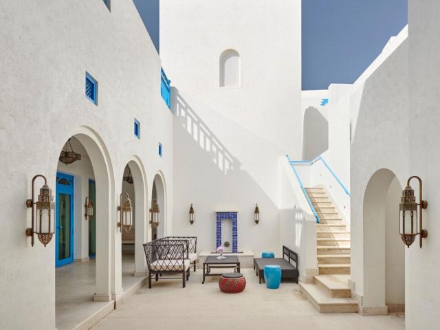 Hilton Salwa Beach Resort & Villas