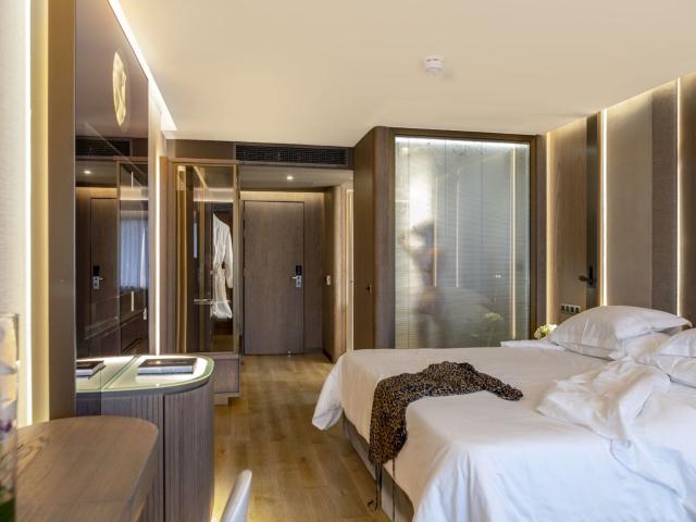 Amathus Beach