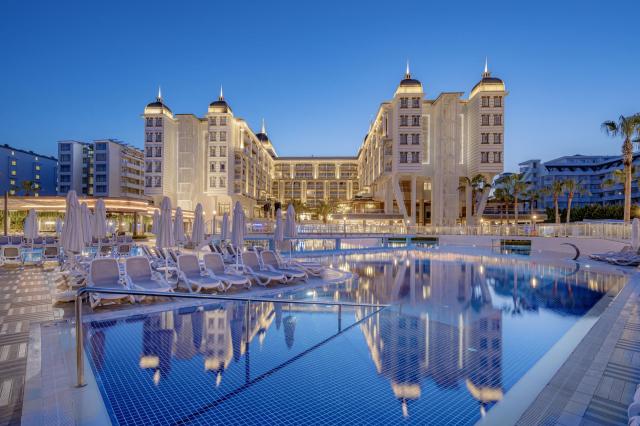Kirman Sidera Luxury & Spa