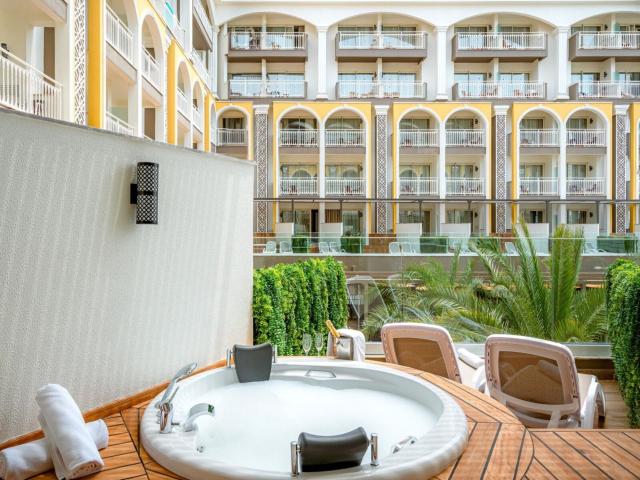 Kirman Sidera Luxury & Spa
