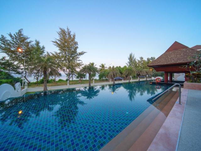 Maikhao Palm Beach & Resort