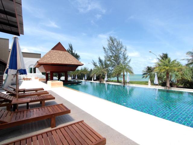 Maikhao Palm Beach & Resort