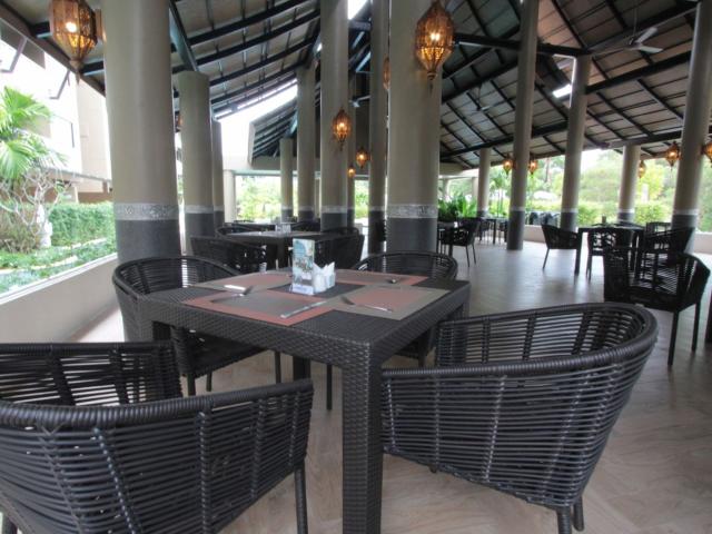 Maikhao Palm Beach & Resort