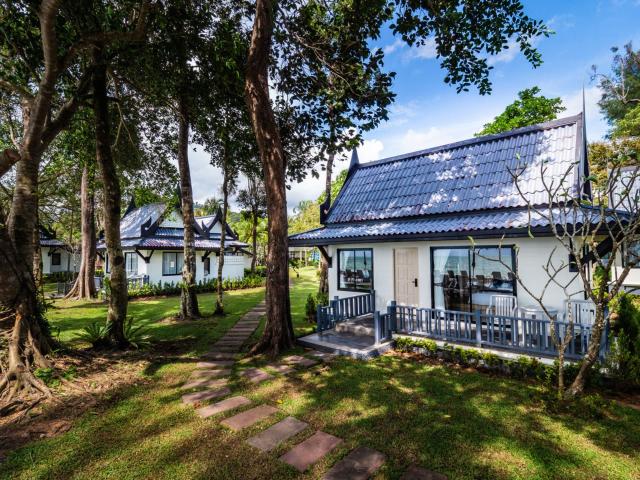Khao Lak Emerald Beach