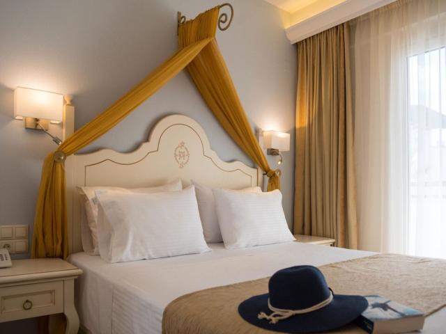 Alexander Beach Hotel & Village