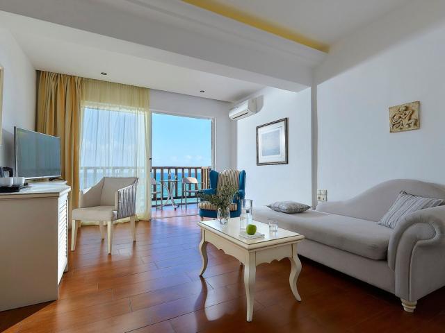 Alexander Beach Hotel & Village