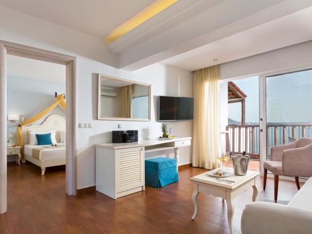 Alexander Beach Hotel & Village