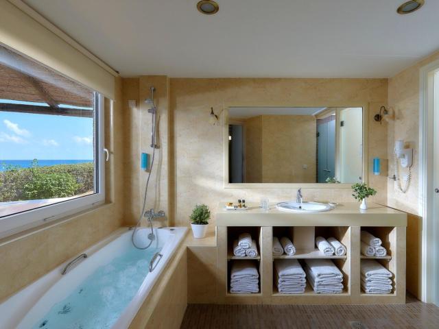 Alexander Beach Hotel & Village