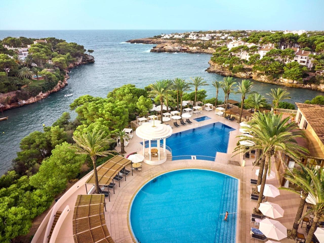 Robinson Cala Serena