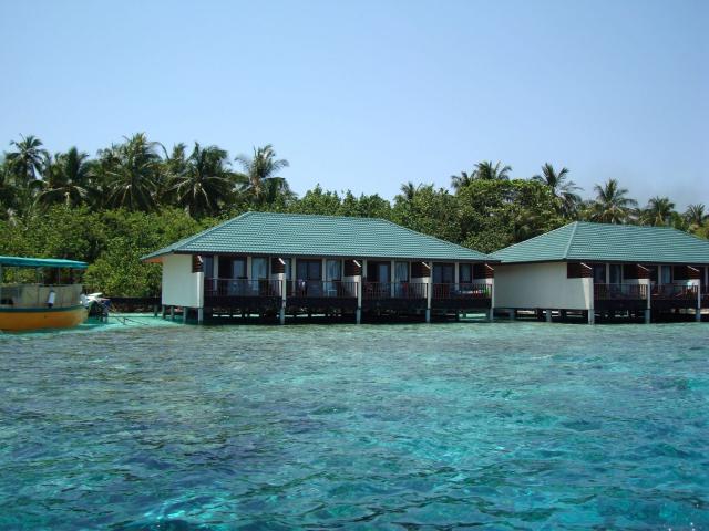 Embudu Village