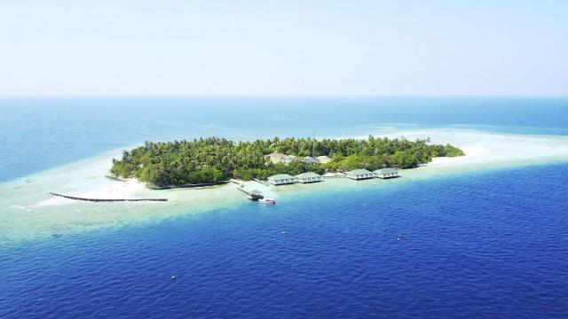 Embudu Village