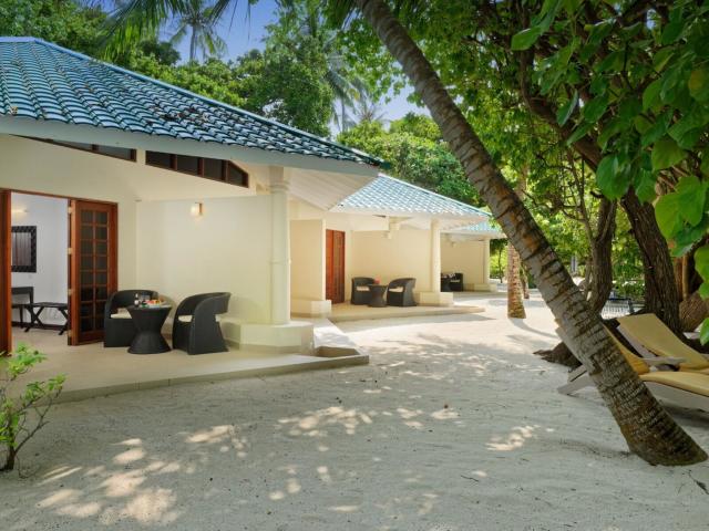 Embudu Village