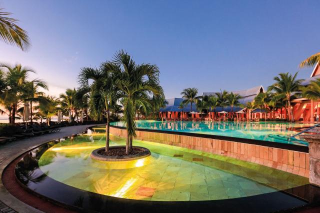 Victoria Beachcomber Resort & Spa