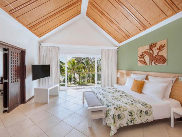 Victoria Beachcomber Resort & Spa