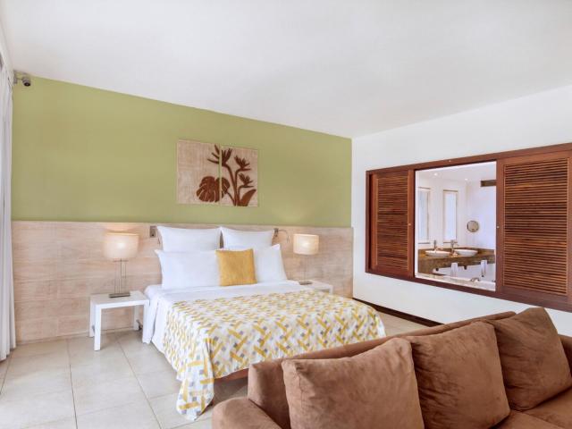 Victoria Beachcomber Resort & Spa