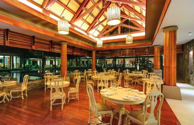 Crystals Beach Resort Belle Mare