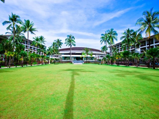 Graceland Khaolak Beach Resort