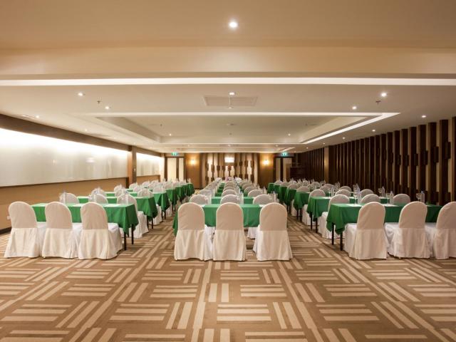 Graceland Khaolak Beach Resort