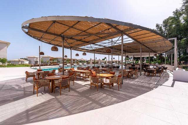 bar pri bazéne